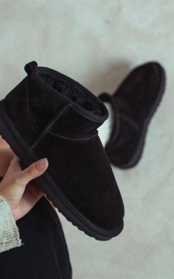 İnce Taban Siyah Tüylü Bot